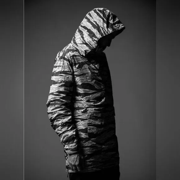 Burton Men's Camouflage Tiger Stripe Hooded Snowboarding Full Zip Jacket Medium - Picture 1 of 6